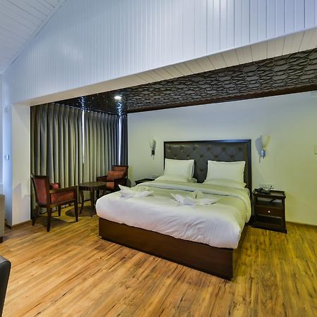 Hotel Metropolis Srinagar  Bagian luar foto