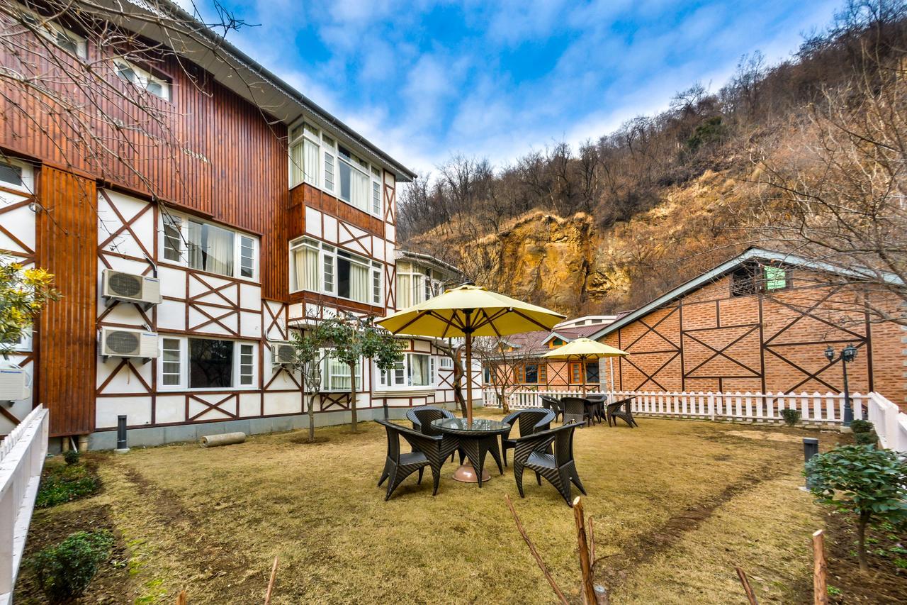 Hotel Metropolis Srinagar  Bagian luar foto