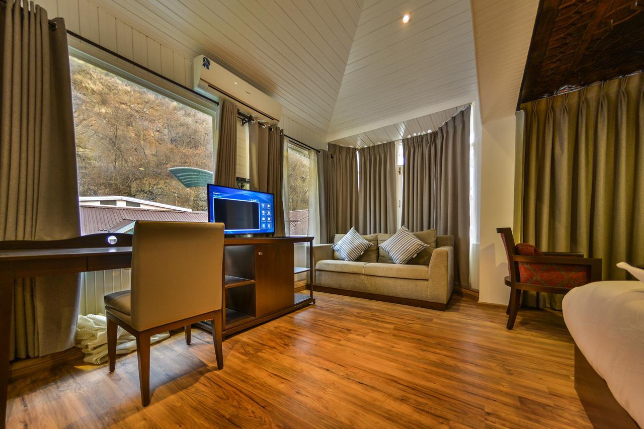 Hotel Metropolis Srinagar  Bagian luar foto