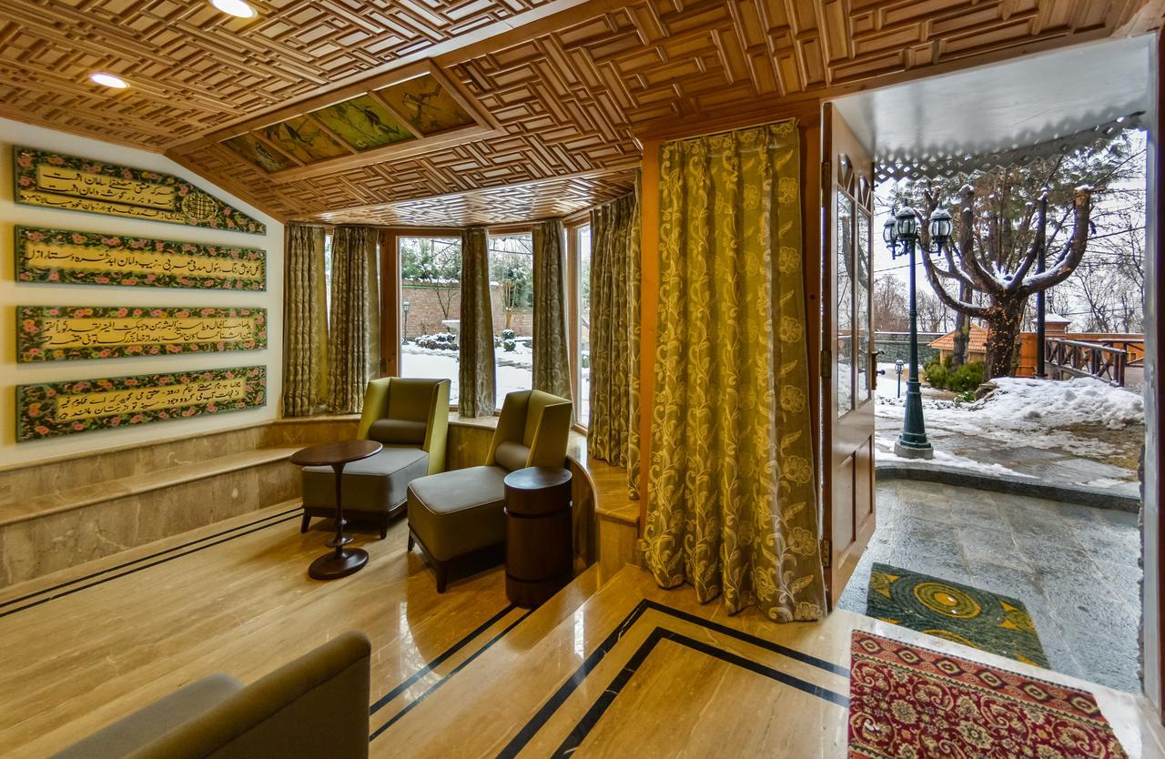 Hotel Metropolis Srinagar  Bagian luar foto