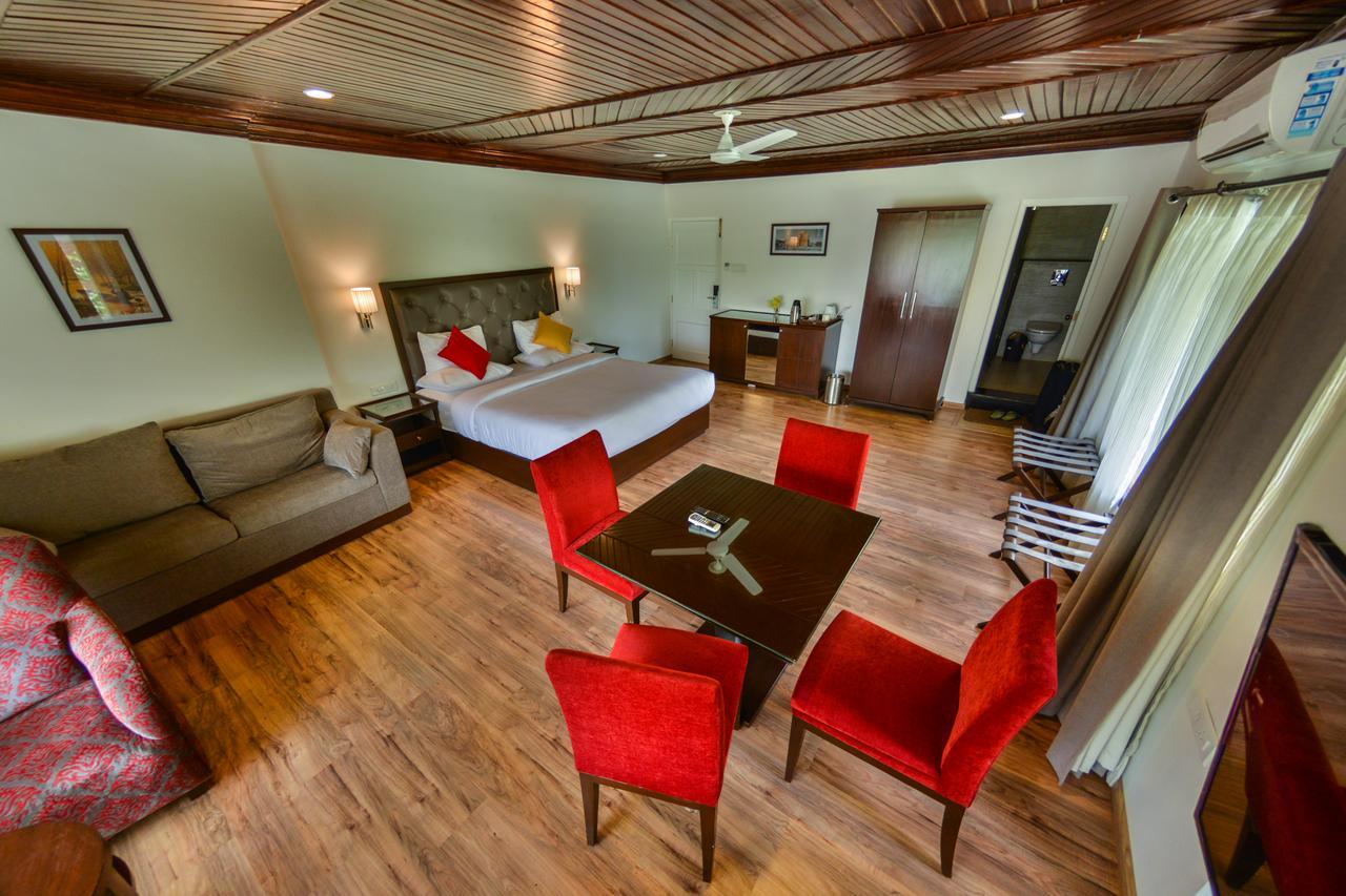 Hotel Metropolis Srinagar  Bagian luar foto