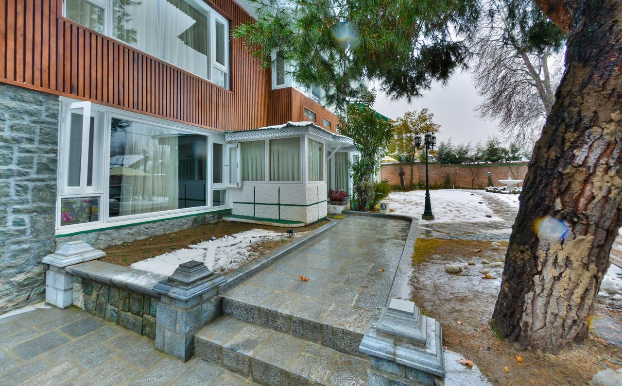 Hotel Metropolis Srinagar  Bagian luar foto