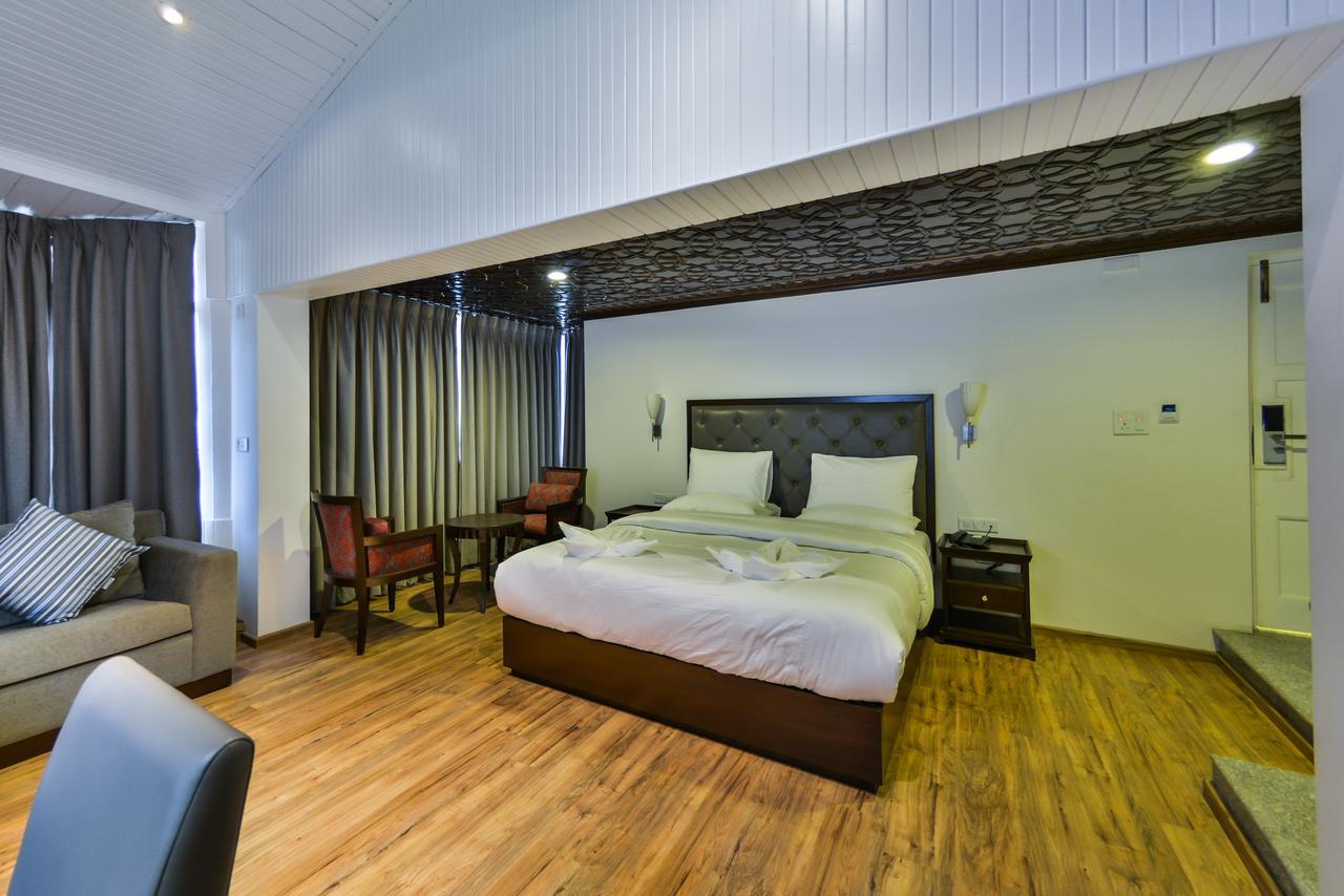Hotel Metropolis Srinagar  Bagian luar foto