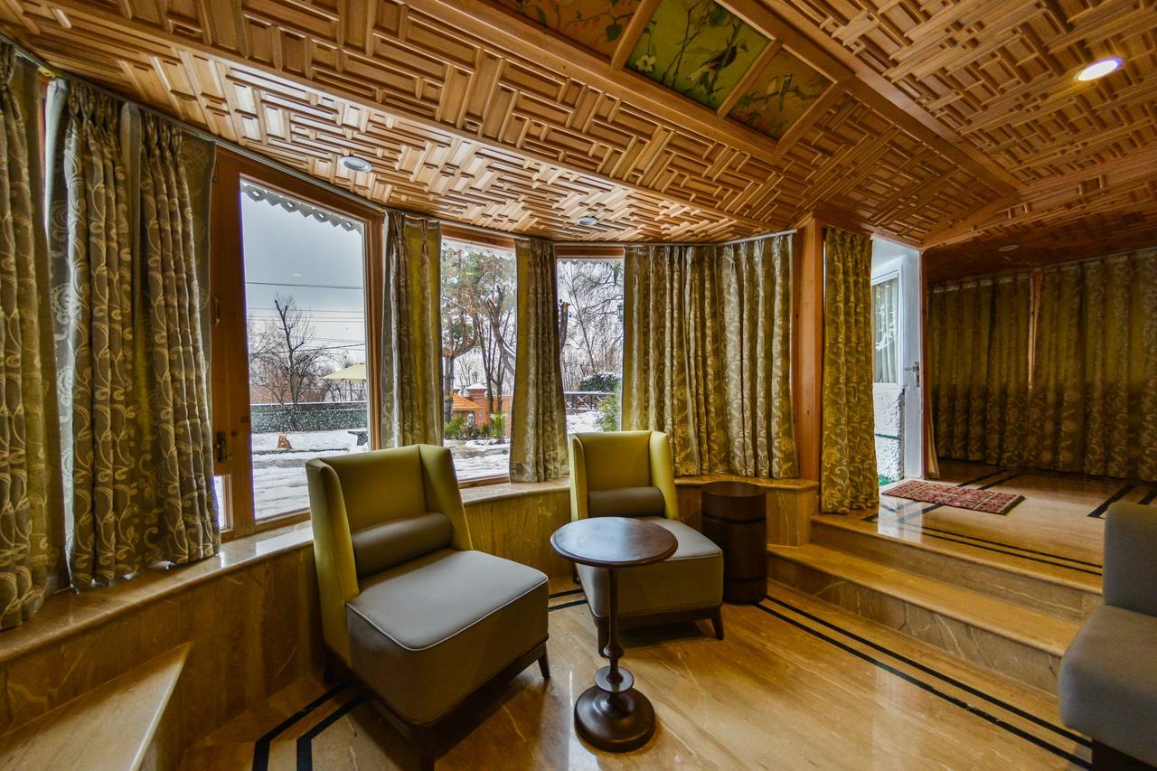 Hotel Metropolis Srinagar  Bagian luar foto