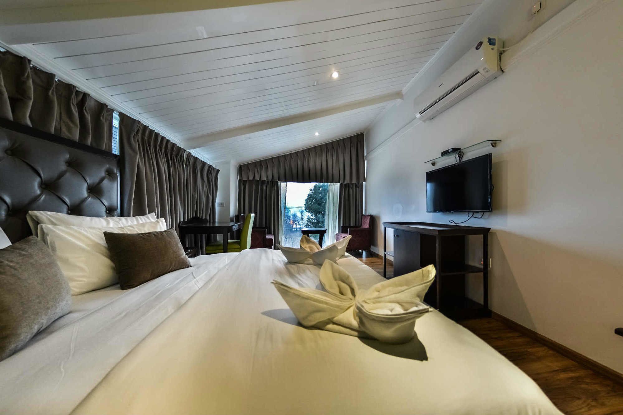 Hotel Metropolis Srinagar  Bagian luar foto