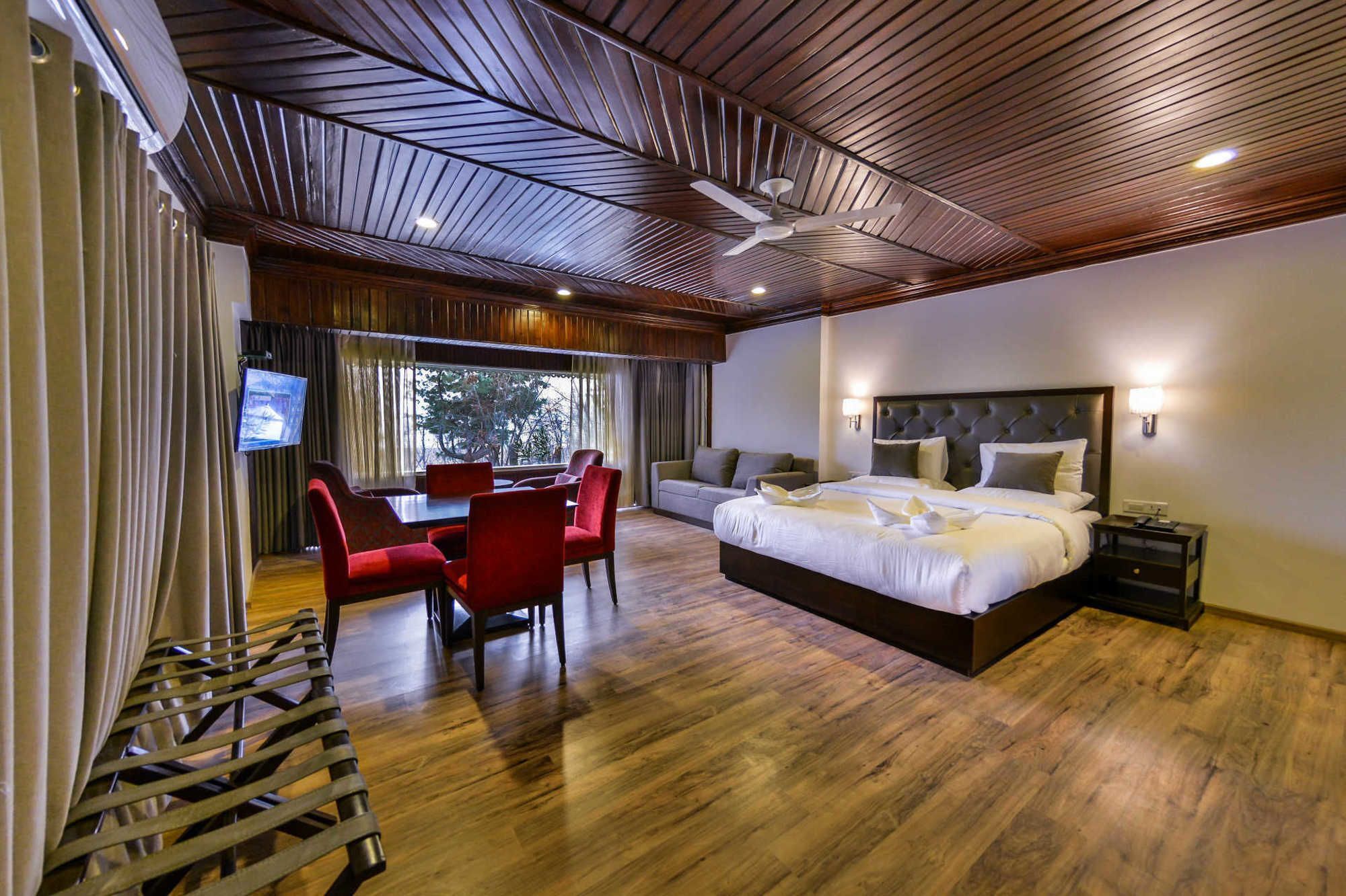 Hotel Metropolis Srinagar  Bagian luar foto
