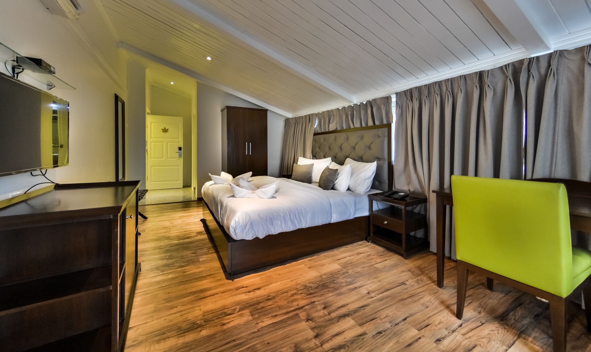Hotel Metropolis Srinagar  Bagian luar foto