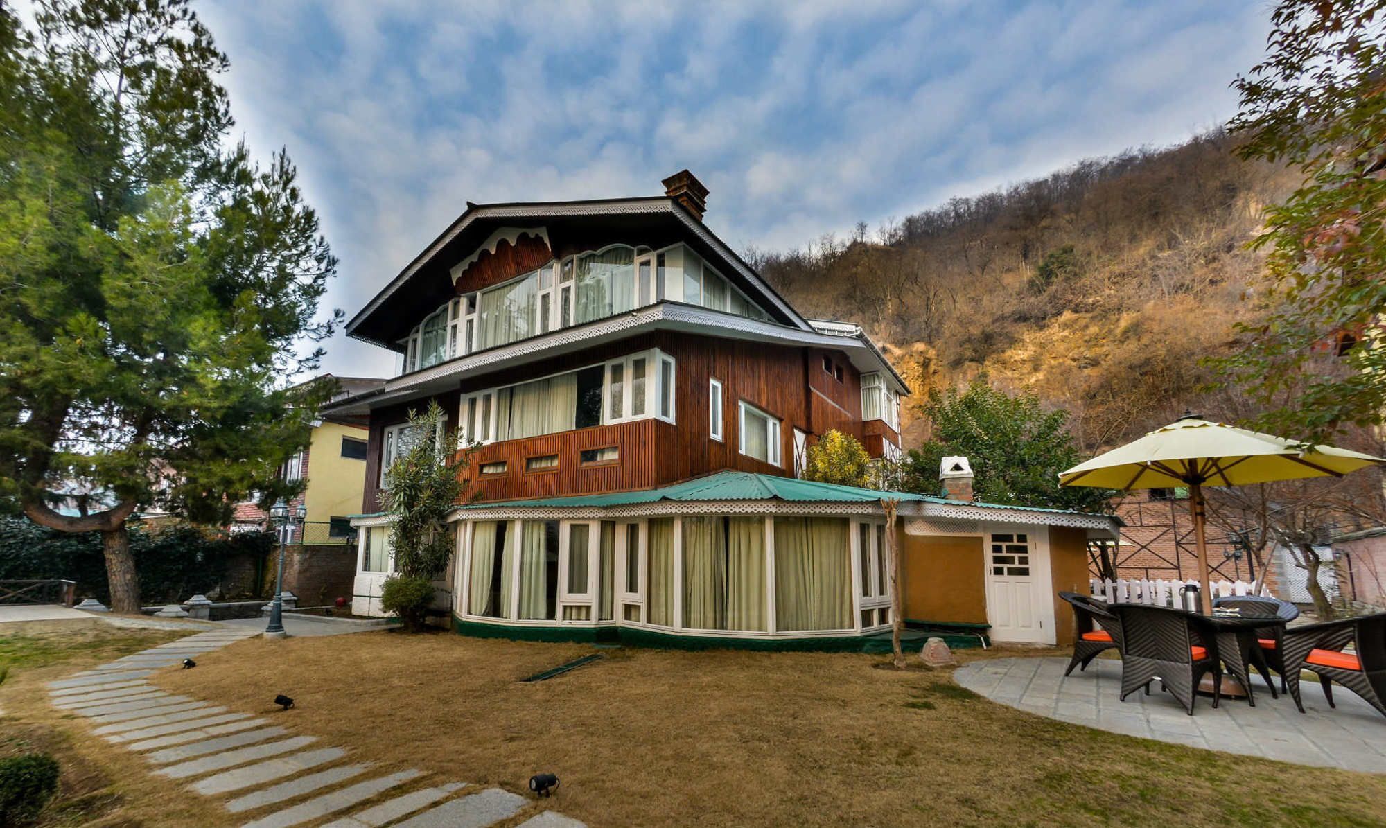 Hotel Metropolis Srinagar  Bagian luar foto