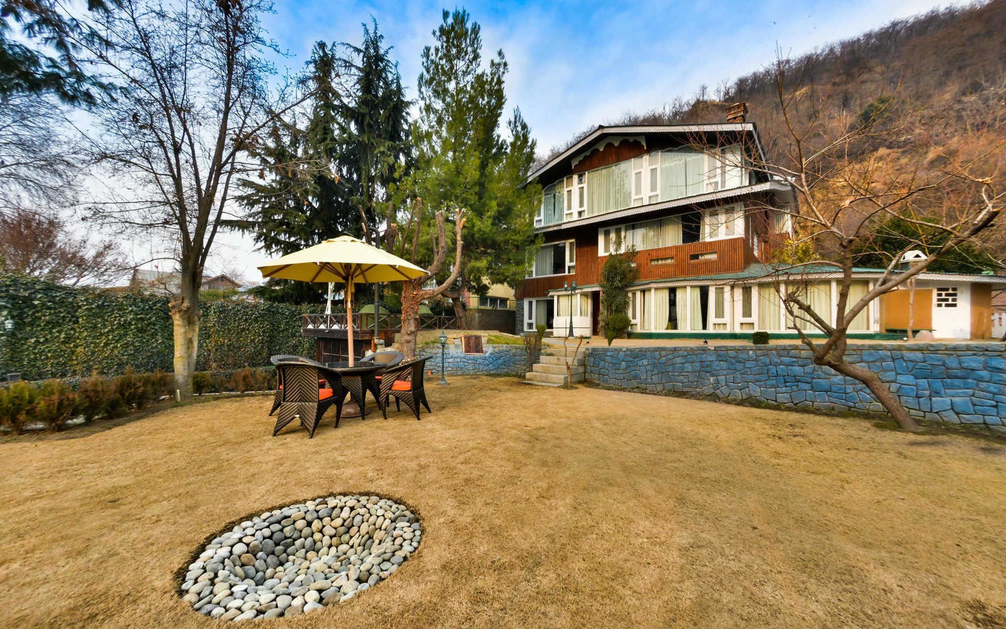 Hotel Metropolis Srinagar  Bagian luar foto