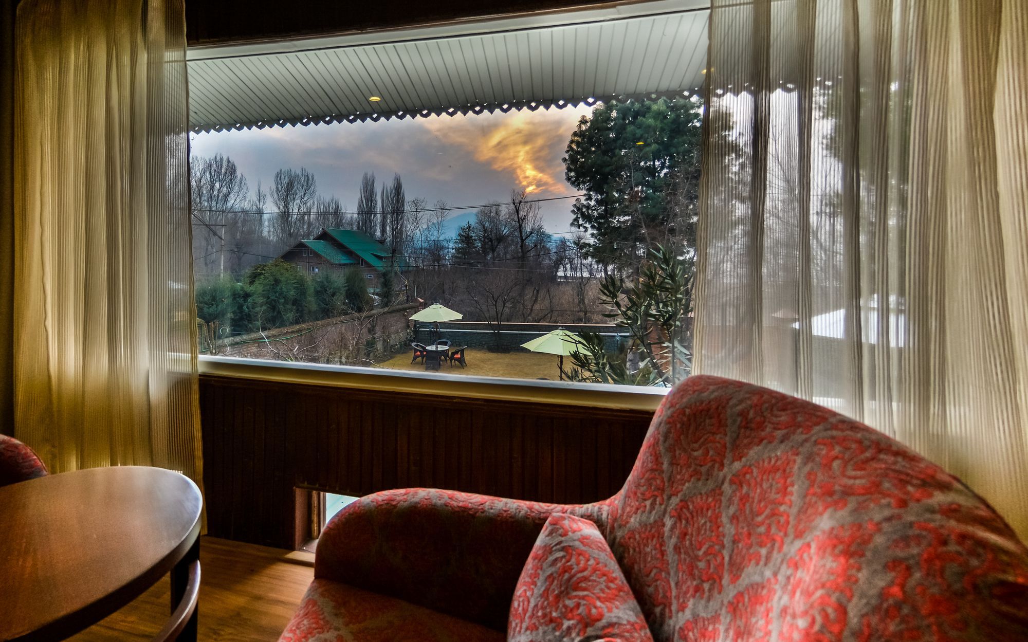 Hotel Metropolis Srinagar  Bagian luar foto